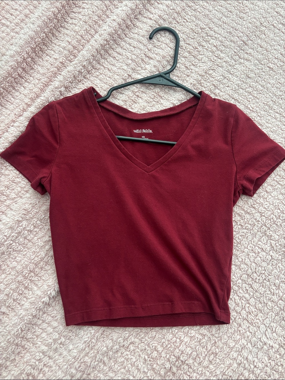 wild fable Burgundy V‑Neck Cropped Tee